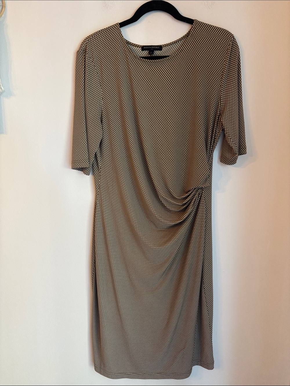 Banana Republic Draped geometric print olive green short sleeve Dress women’s LG